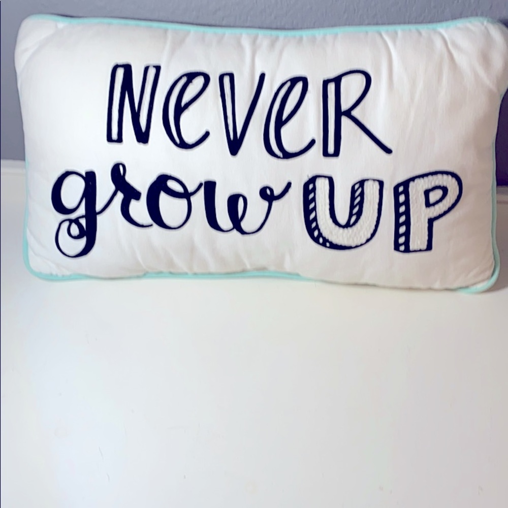 Throw Pillow “Never Grow Up”